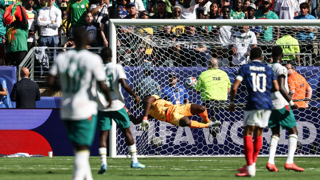 Kylian Mbappé scores stunner, breaks France goal record in Senegal win