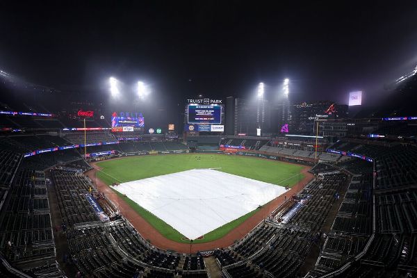 Rain suspends Braves-Giants opener; Giants lead 3-2, game resumes Wednesday 2 p.m.