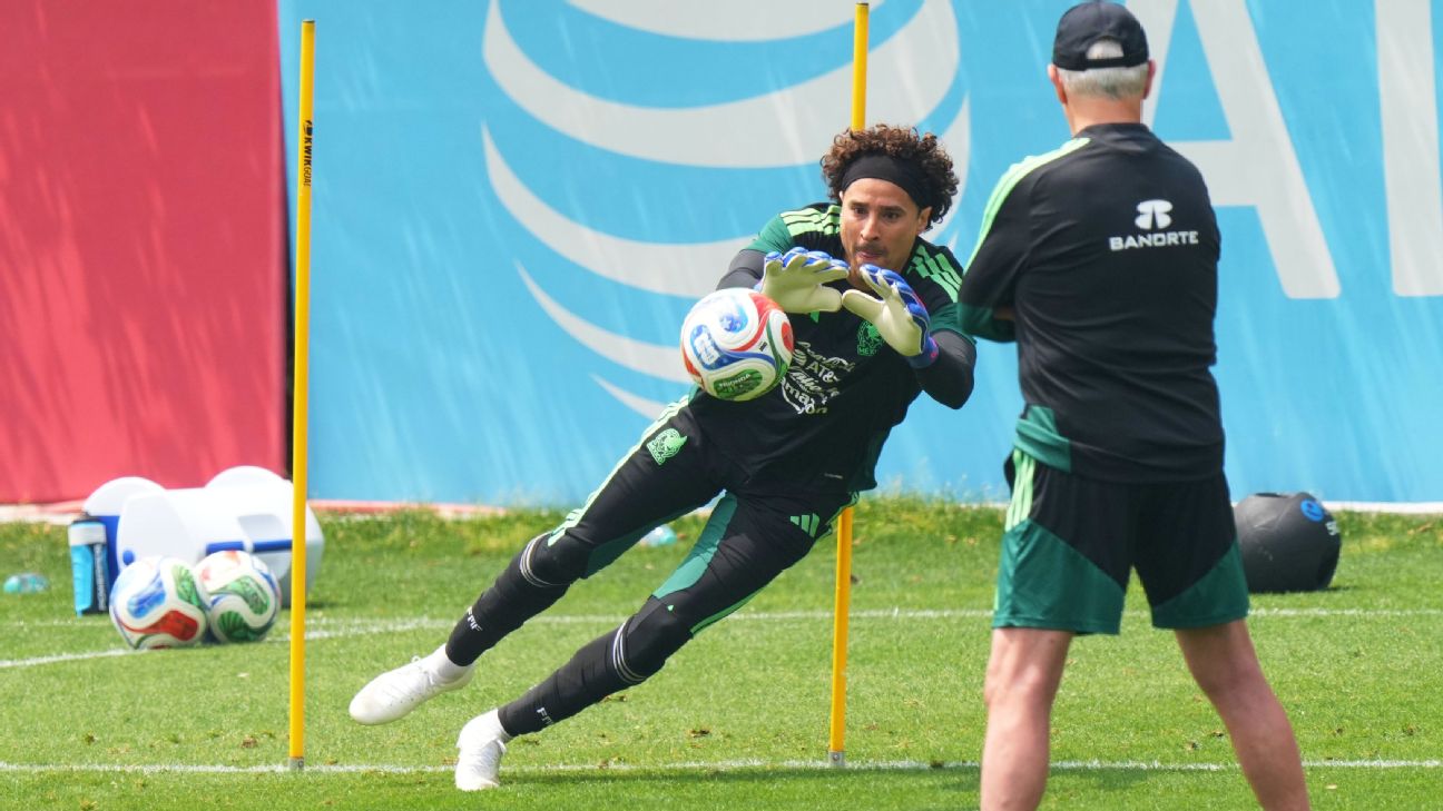 La charla 'secreta' entre Guillermo Ochoa y Javier Aguirre