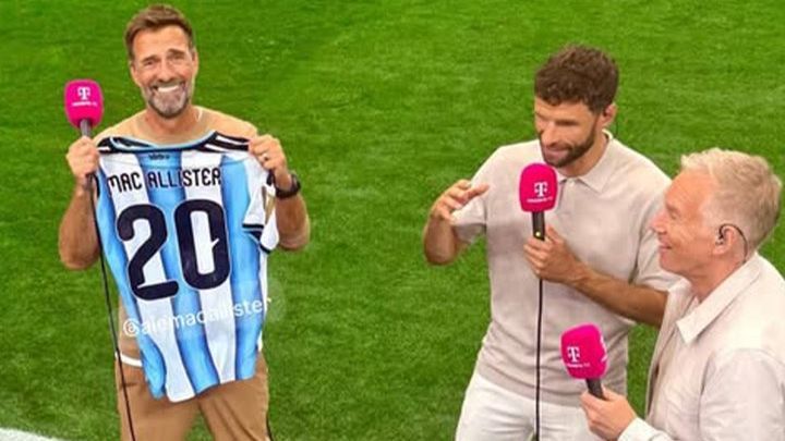 Alexis Mac Allister y Jürgen Klopp: reencuentro y regalo, tras la victoria de Argentina en el Mundial 2026
