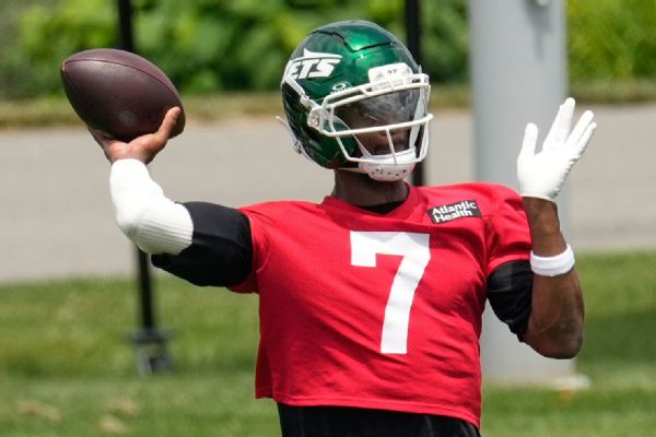 Jets' Smith rues being 'distraction' after dispute with girlfriend