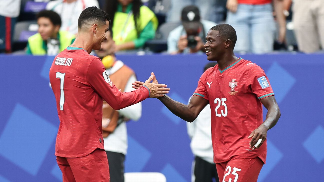 Cristiano Ronaldo engañó y Nuno Mendes marcó un golazo de tiro libre para Portugal ante Uzbekistán