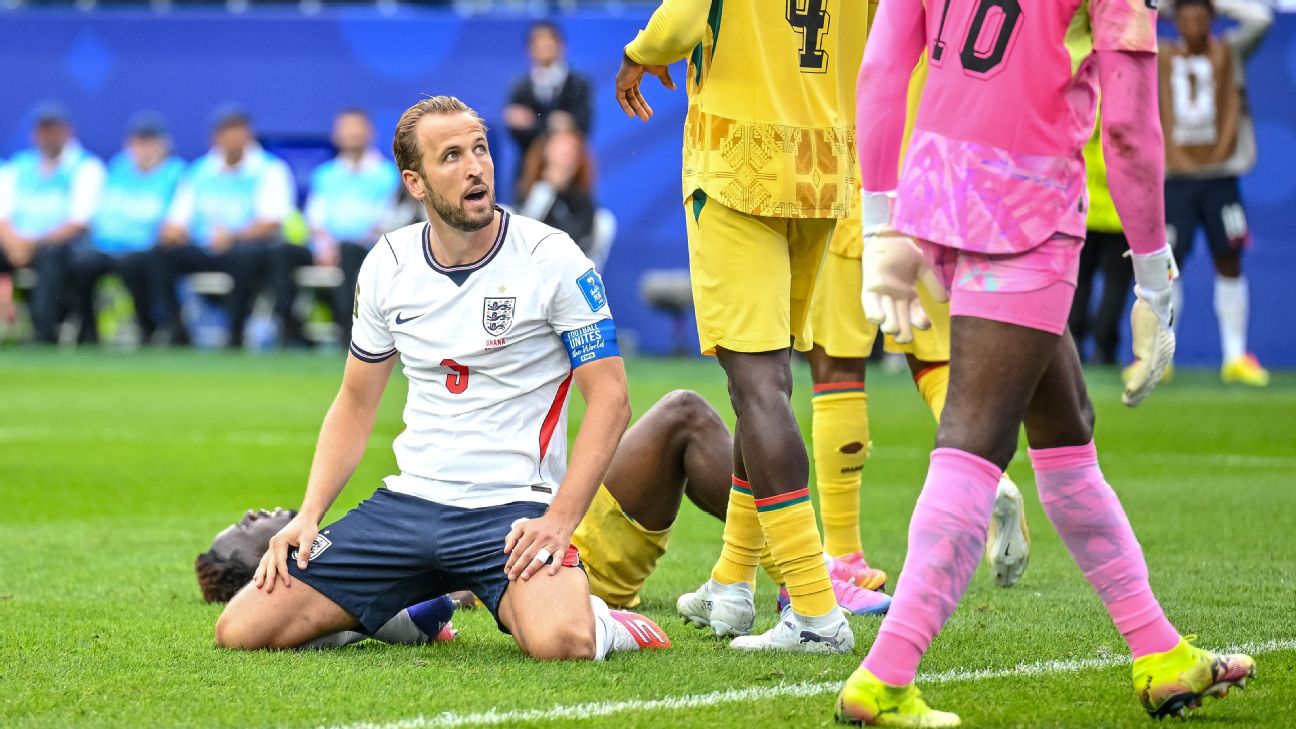 Se hacen evidentes las preocupaciones de Inglaterra, ya que Kane parece perdido y...