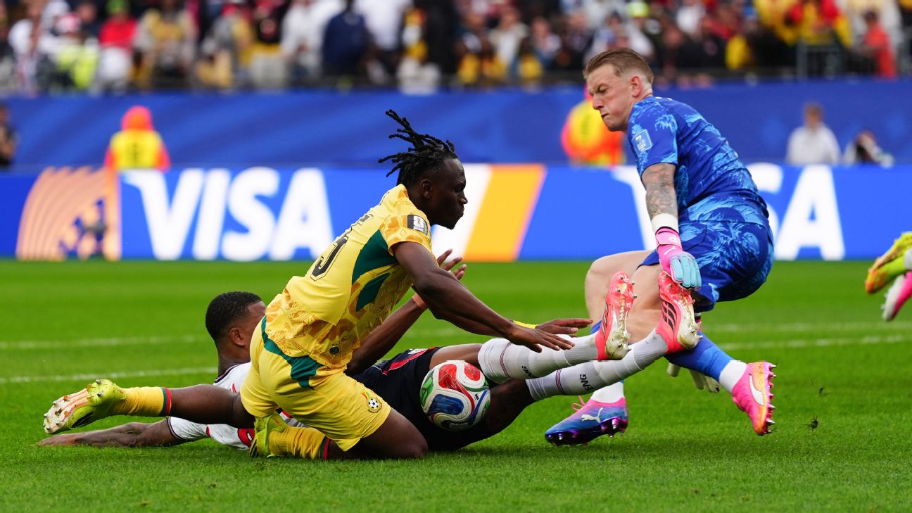 Ghana: 'VAR went for coffee' to aid 'lucky' Englan...