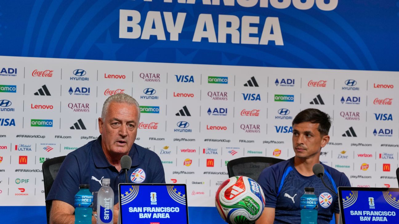 Alfaro pidió "igualdad de condiciones" ante la sanción a Almirón por taparse la boca vs. Turquía