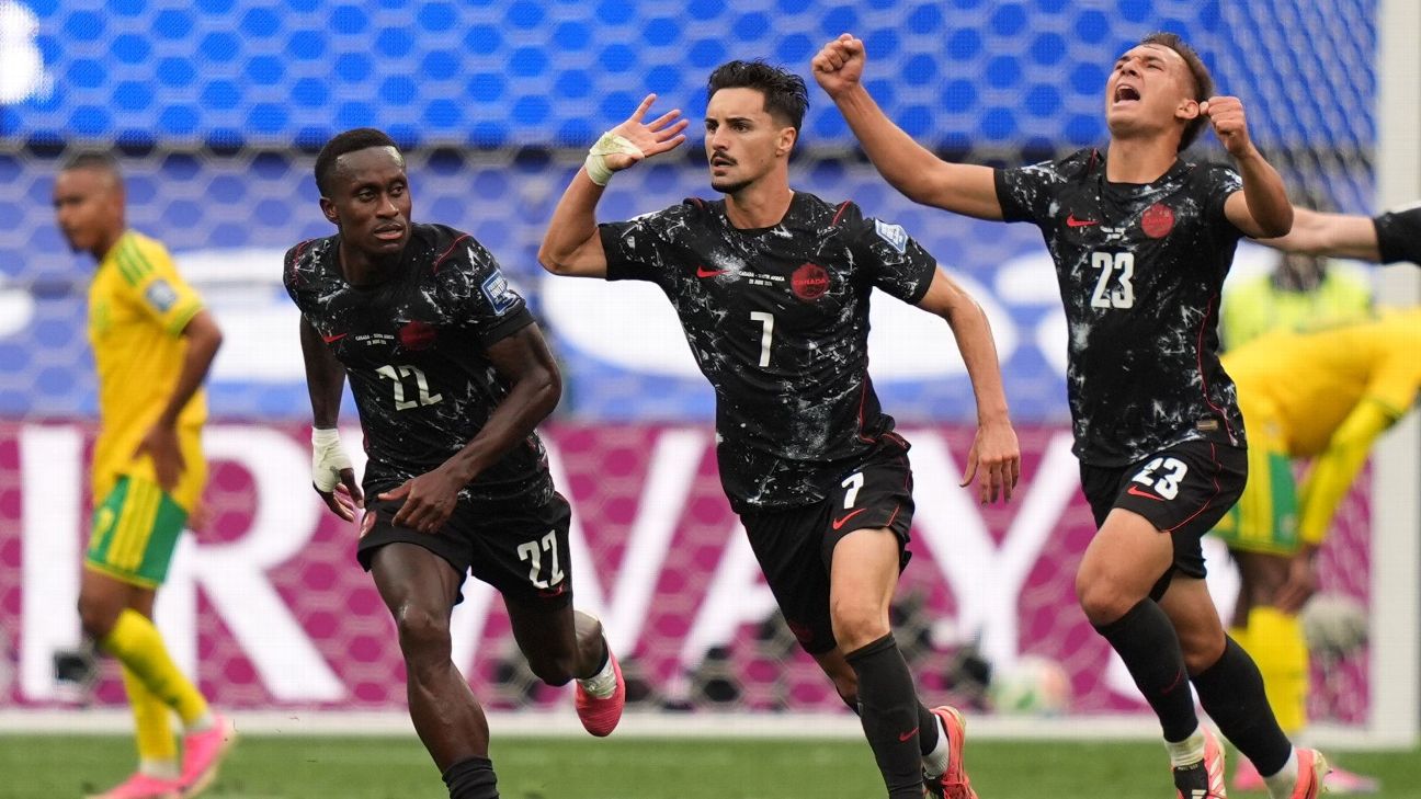 Canadá gana y avanza a octavos de un Mundial por primera vez