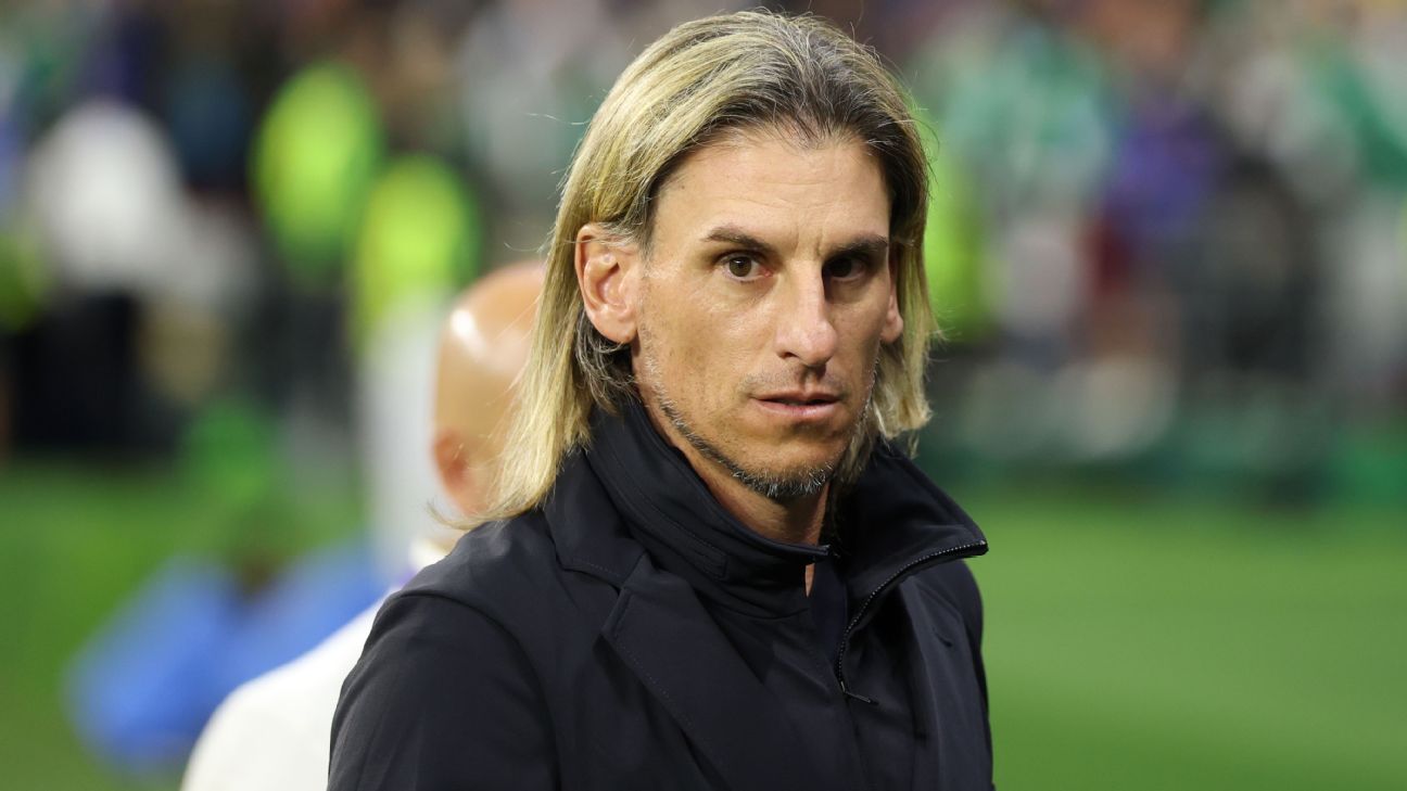 Sebastián Beccacece steps down as Ecuador coach after World Cup exit