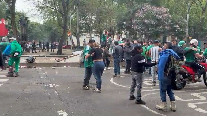 Festejos del Ángel de la Independencia siguieron hasta las nueve de la mañana