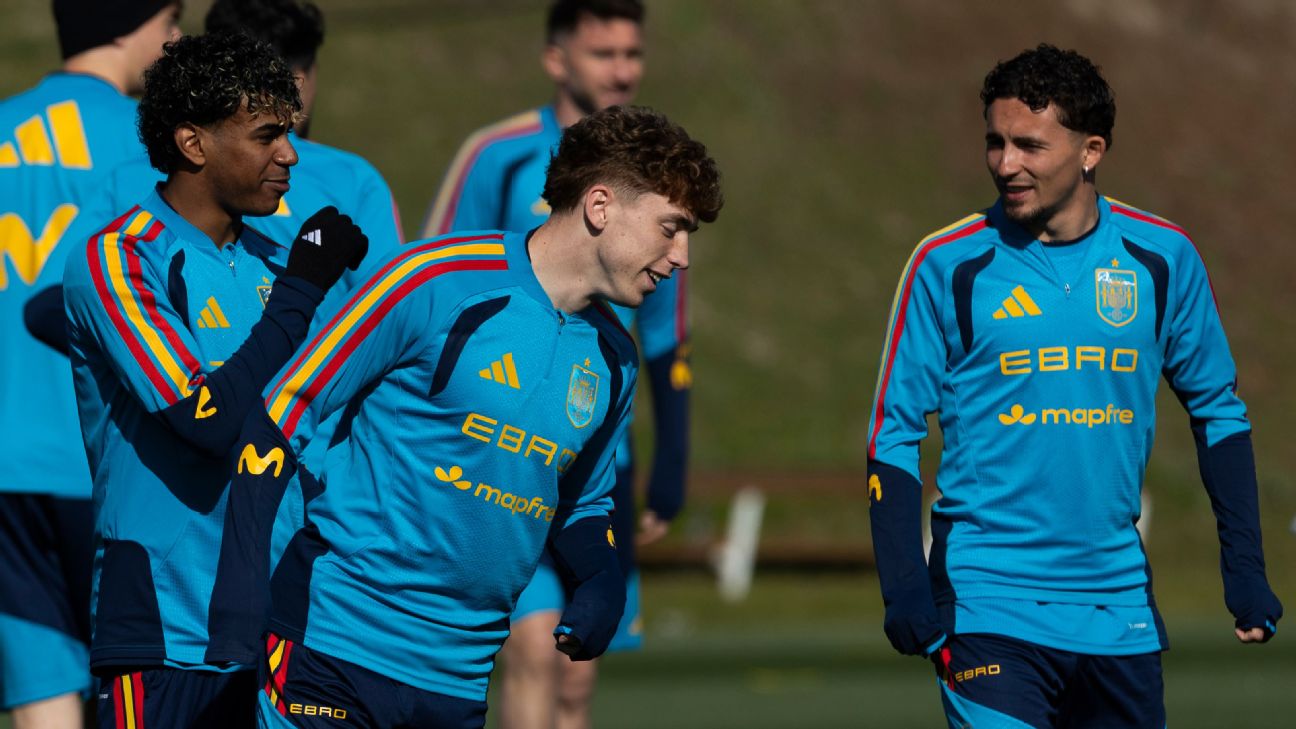 España: Muñoz y Yeremy Pino entrenan a la par; Nico, al margen
