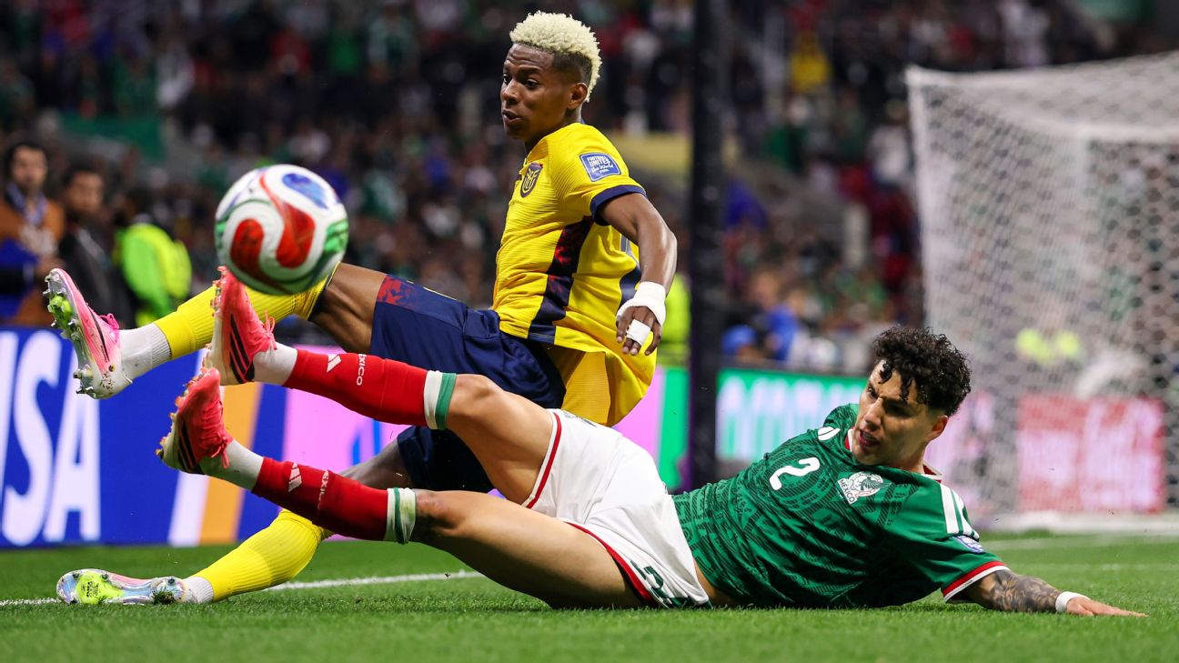 Right-back Jorge Sánchez could be targeted by England.