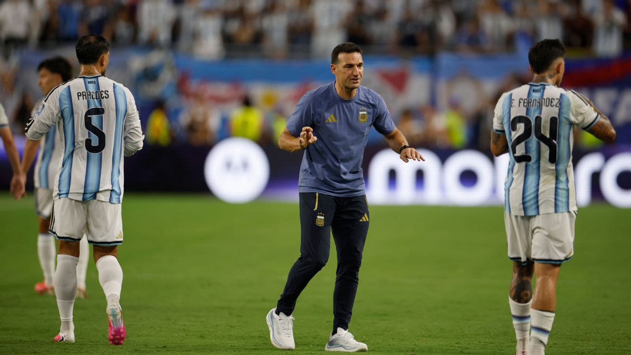 Scaloni debe aprender de Scaloni y meter mano en una Argentina que no arranca