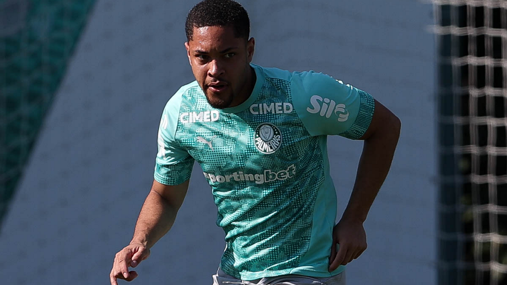 Palmeiras: Vitor Roque avança em recuperação e pode ser reforço em 'jogo mais importante do ano'
