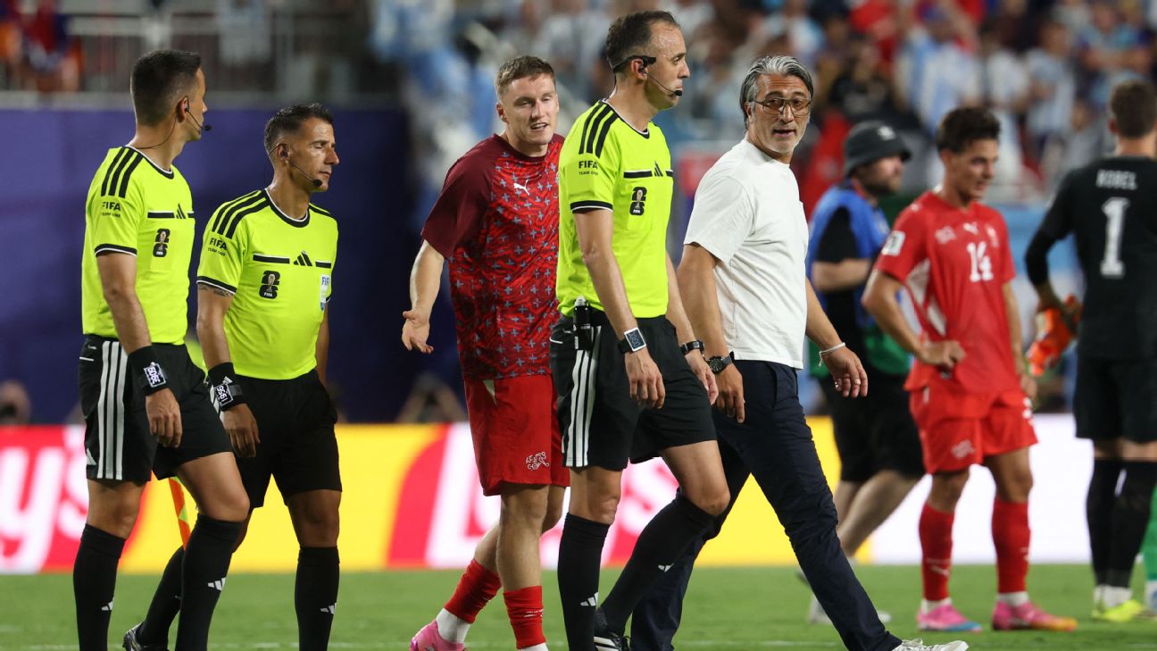 Técnico da Suíça reclama da arbitragem e vê 'domínio' sobre Argentina: 'Futebol não venceu hoje'