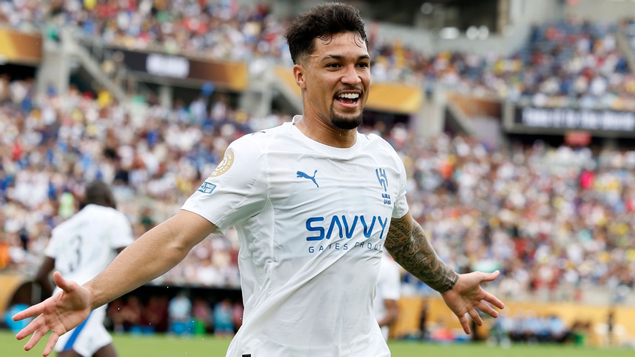 Ajax supera concorrência de rivais europeus por Marcos Leonardo e fica próximo de acordo por quase R$ 150 milhões