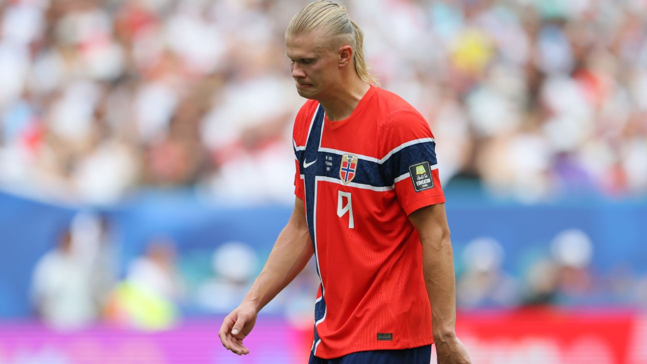 Técnico da Noruega explica decisão polêmica de substituir Haaland contra a Inglaterra: 'Talvez devesse ter tirado antes'