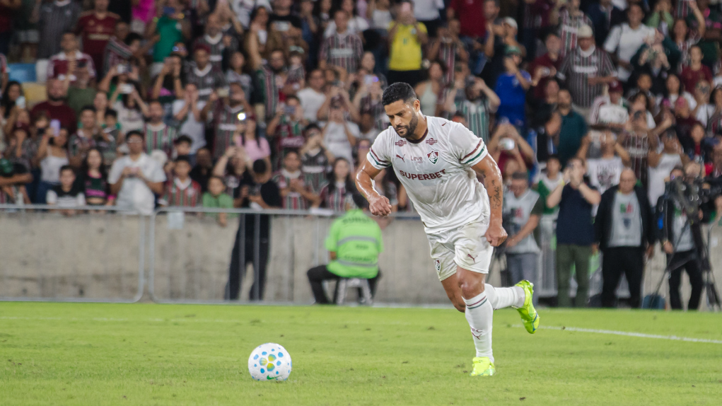 Hulk marca o primeiro, Thiago Silva reestreia, e Fluminense vence o Bahia em amistoso antes da volta do Brasileirão