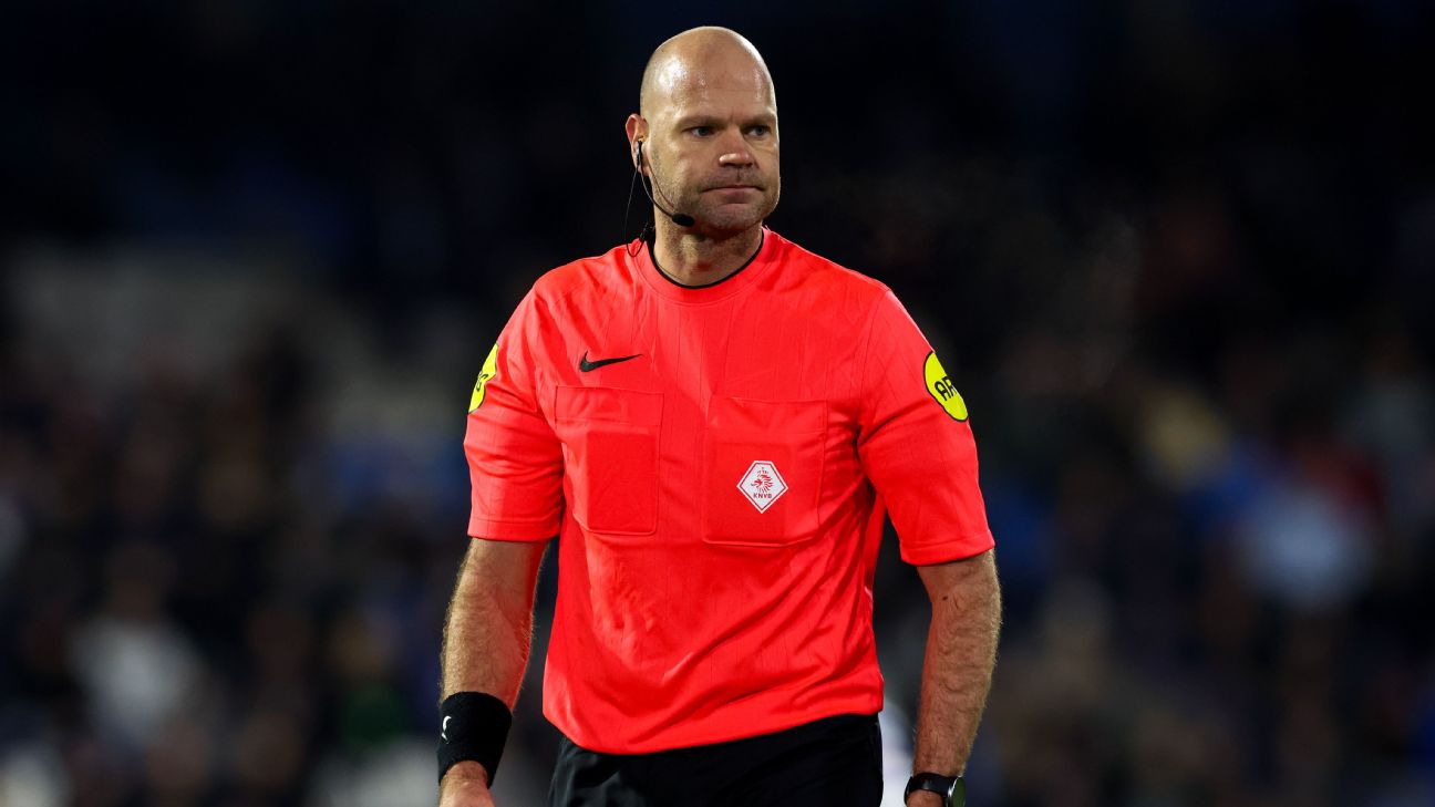 Dutch referee dies two months after being dropped from World Cup