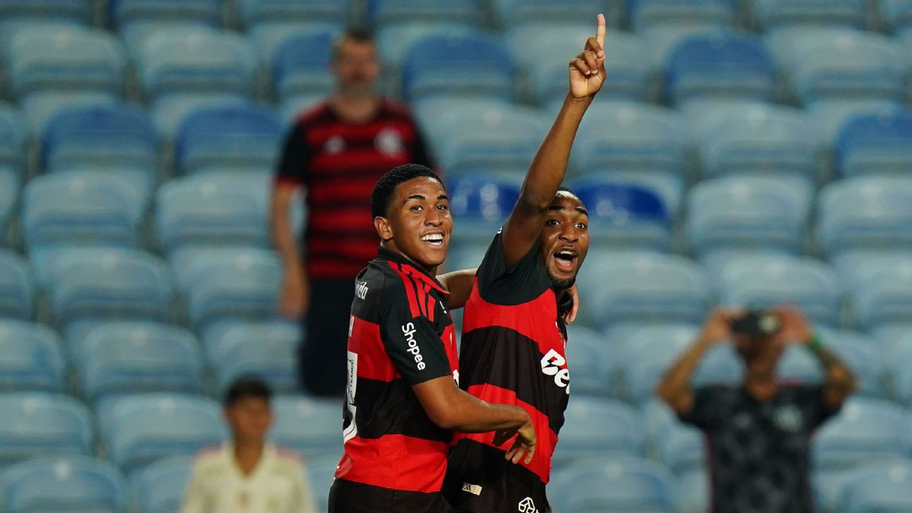 Flamengo terá reunião para decidir possíveis vendas de destaques da base após ida a Portugal; veja os bastidores