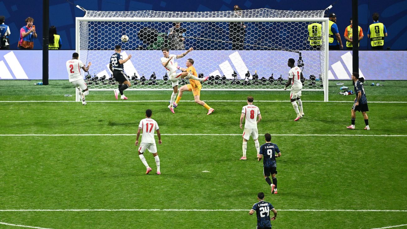 Argentina come from behind, score two in six minutes against England to reach World Cup final