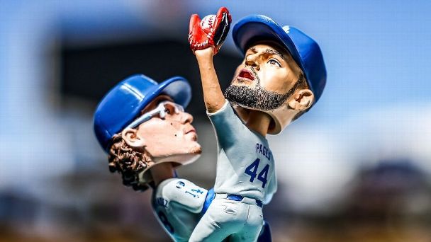 Los Dodgers regalarán un muñeco que celebra la atrapada de Pages en el Juego 7