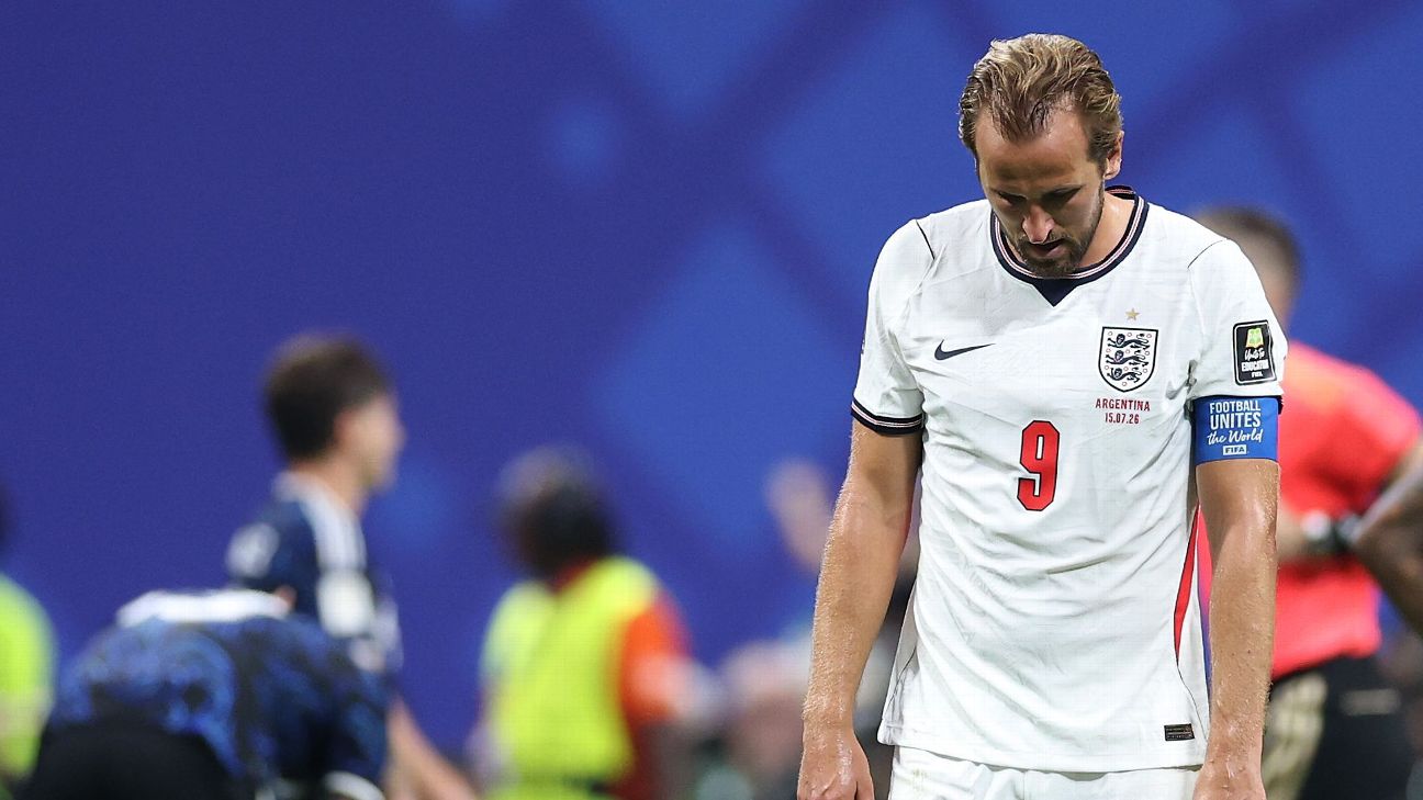 Kane se desculpa por queda da Inglaterra na Copa e critica postura contra Argentina: 'Não é suficiente'