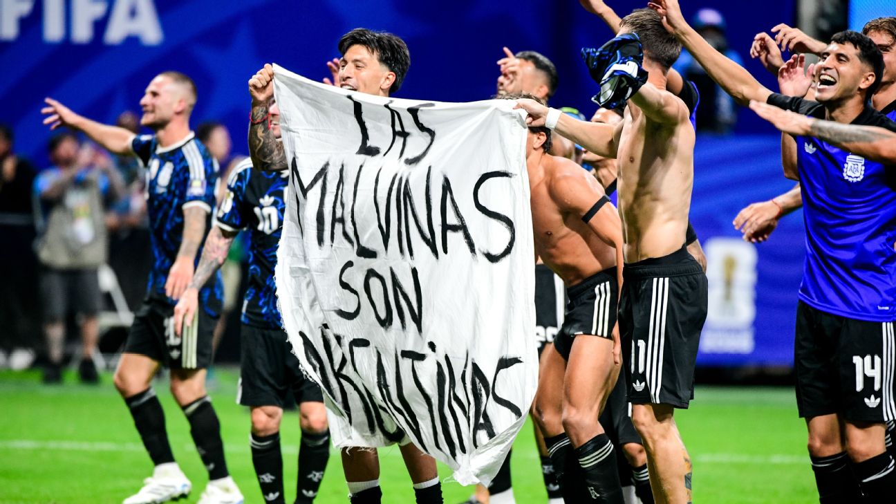Argentina, en riesgo de sanción de FIFA por pancarta de Malvinas