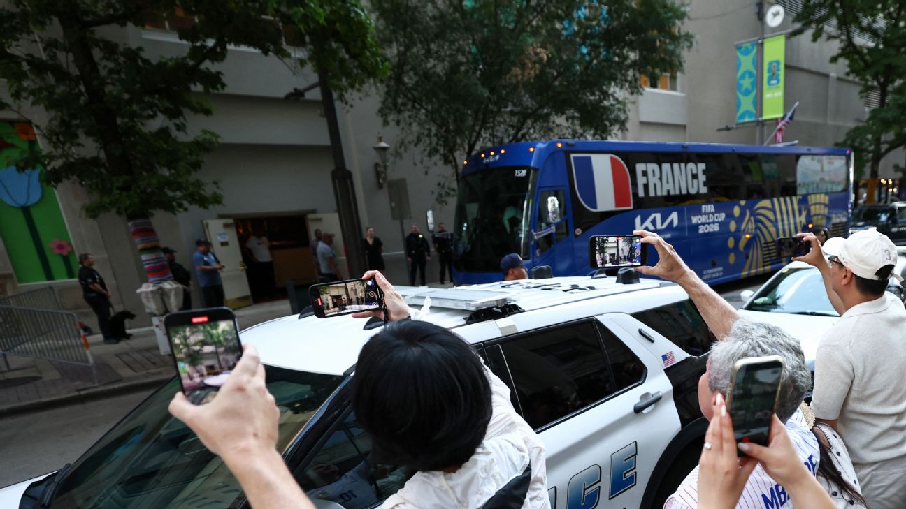 França tem chegada discreta e 'vazia' em Miami par...