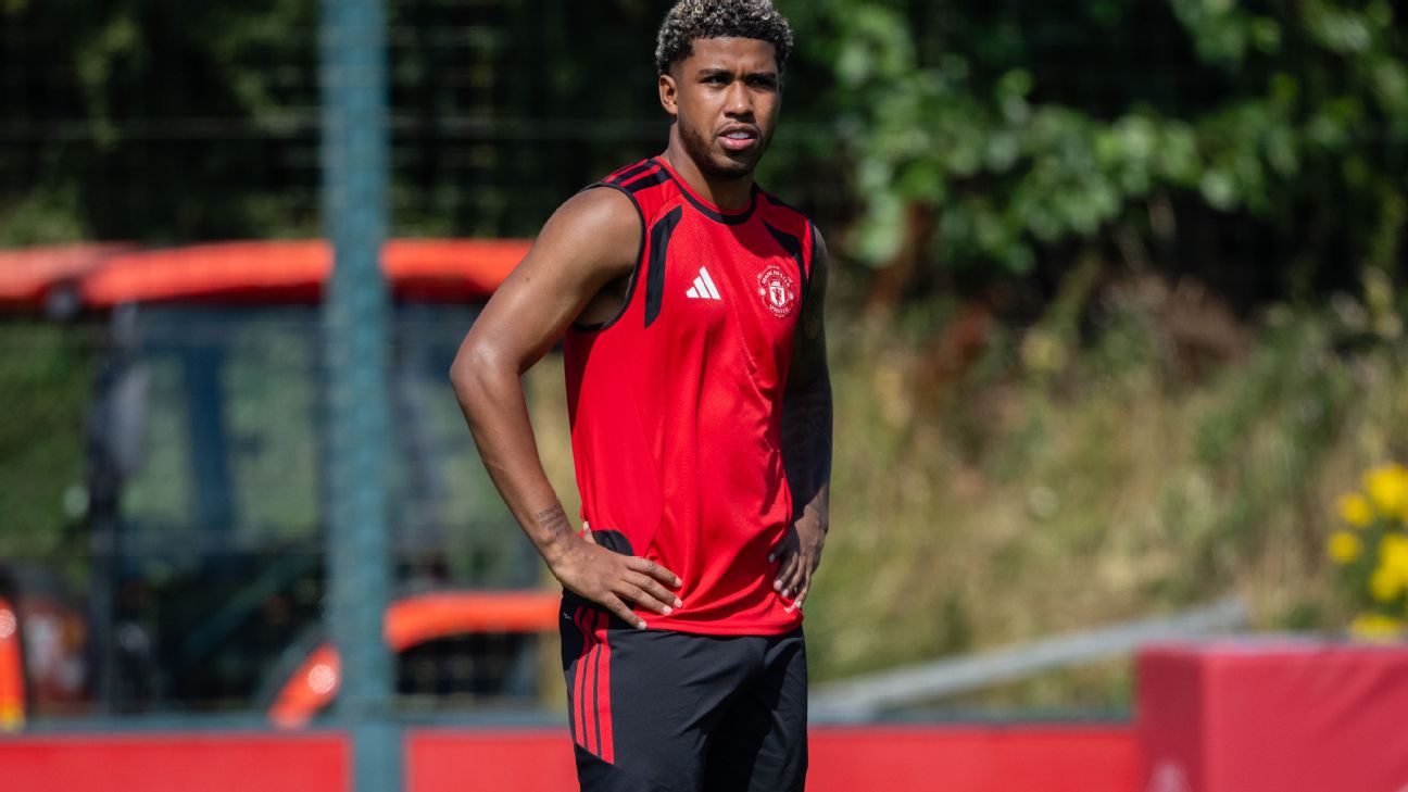 Man United Faces Wrexham: Santos Set to Debut