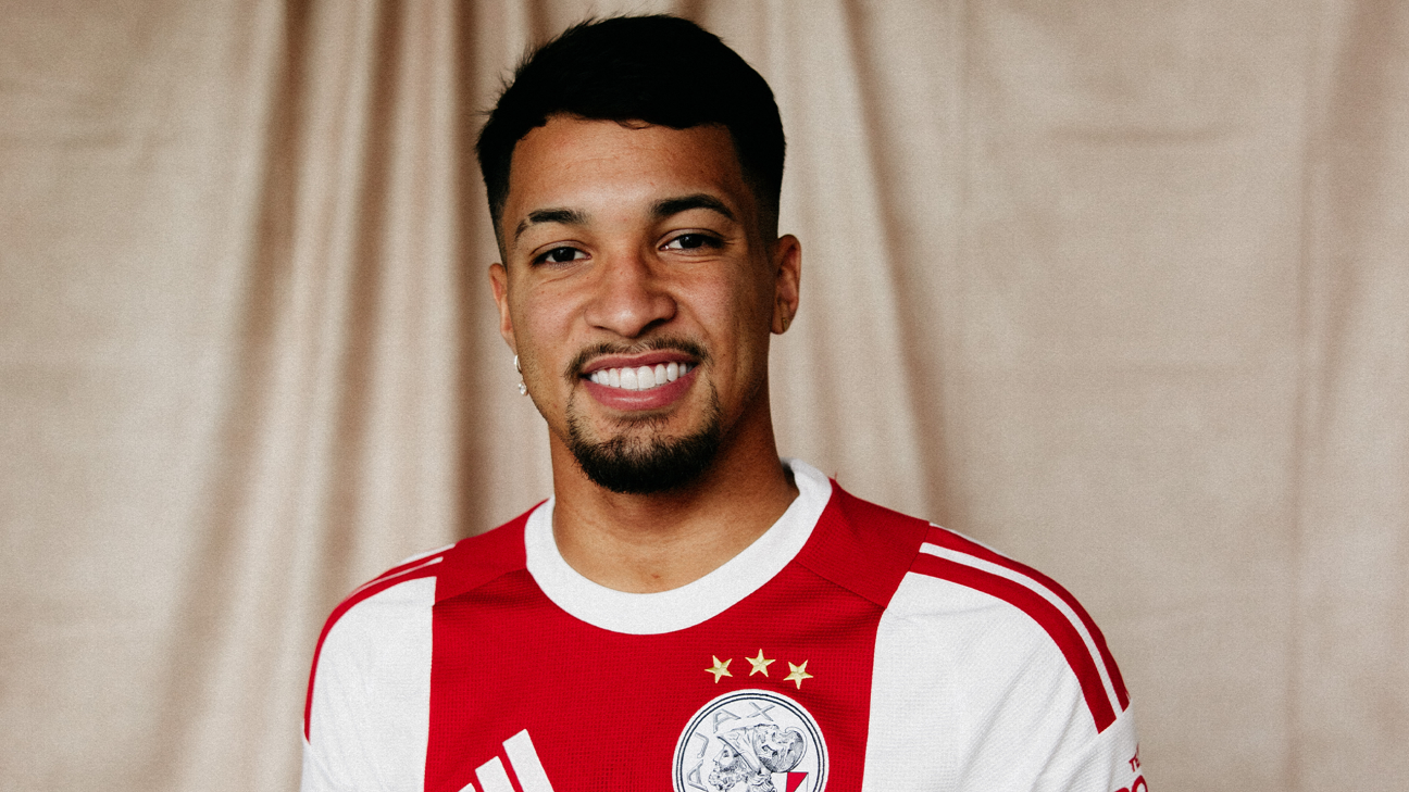 Ajax desembolsa mais de R$ 100 milhões e anuncia a chegada de Marcos Leonardo