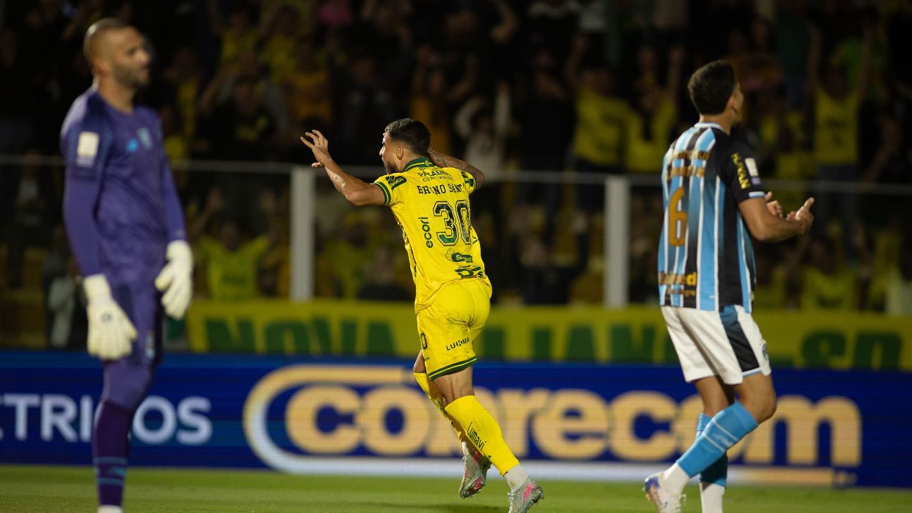 Mirassol 'passeia' no primeiro tempo, vence confronto direto e pressiona Grêmio em luta contra o Z-4 na volta do Brasileirão