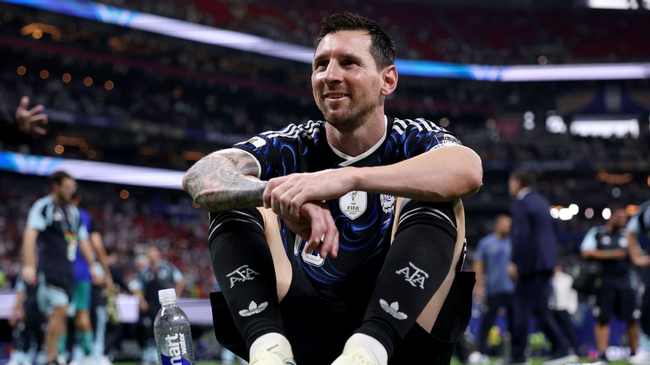 Messi volta a palco da 'aposentadoria' que motivou até carta de colega para coroar fim perfeito com Argentina