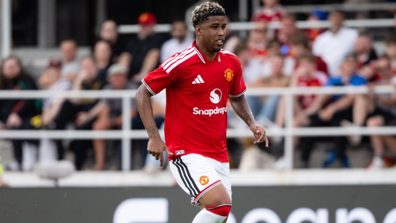 Jornal inglês exime Andrey Santos após estreia com derrota pelo United contra o Wrexham: 'Não foi impecável, mas...'