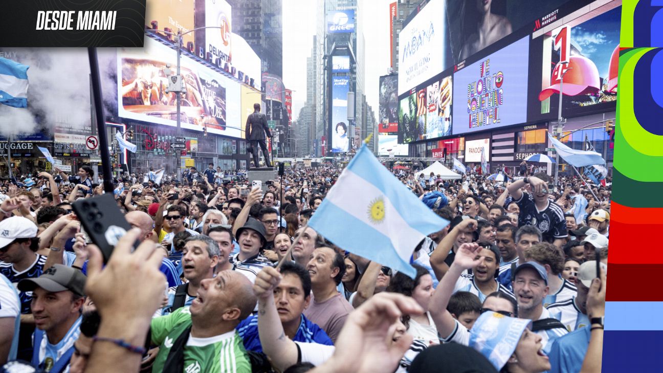 El sueño de Argentina pintó Times Square de celeste y blanco