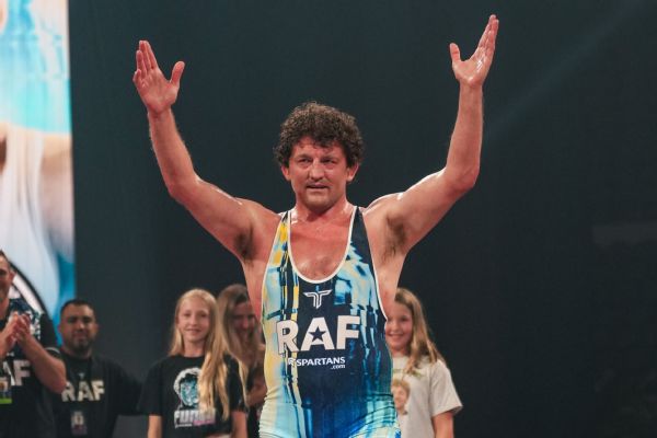 Askren returns to mat after '25 lung transplant, loses at RAF 11