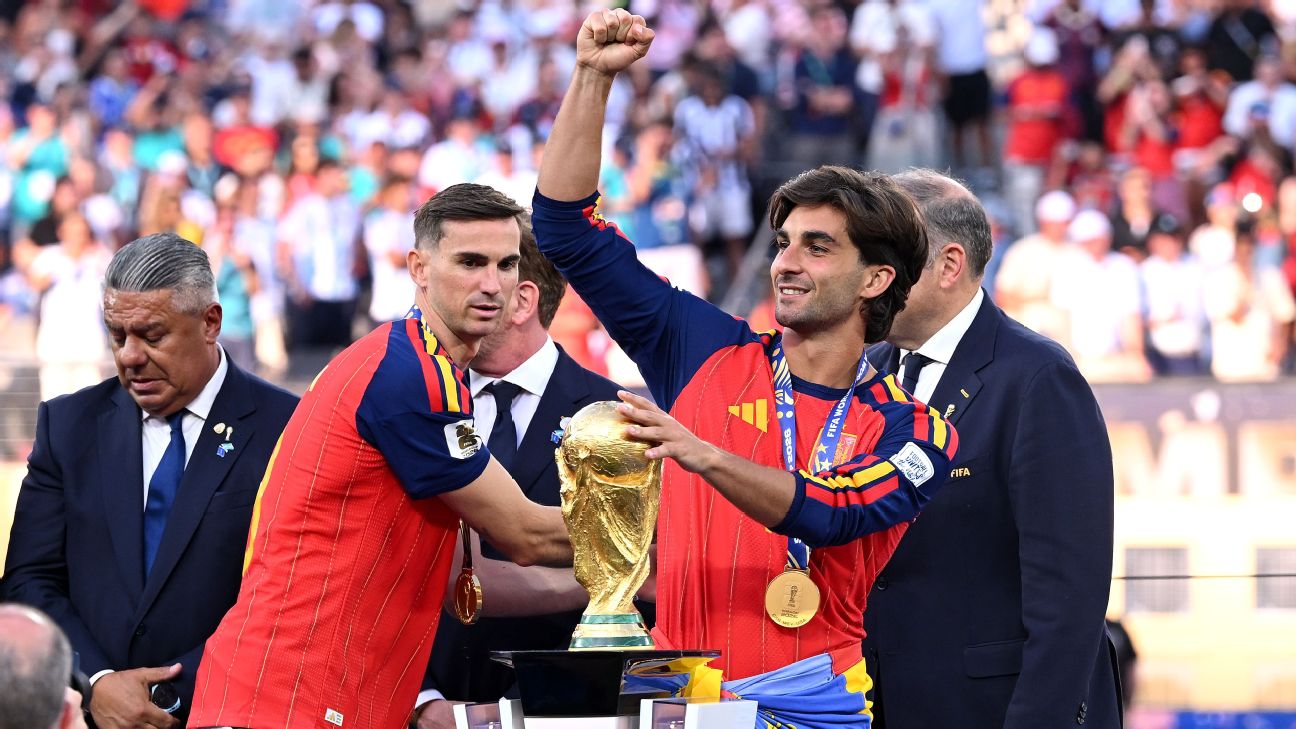 Herói da Espanha, Ferran Torres 'cala' críticos com gol de '47 milhões': 'Deus dá as coisas a quem mais merece'