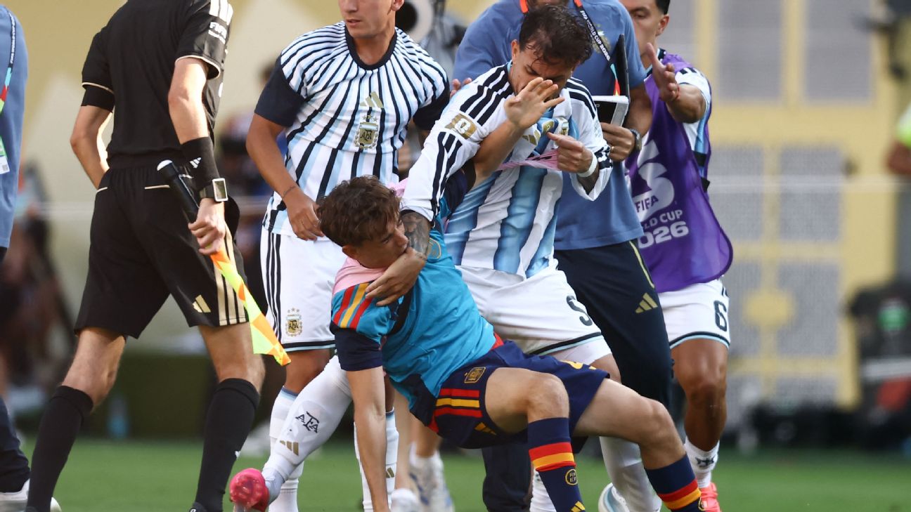 Confusão no fim de Espanha x Argentina teve Paredes em 'modo fúria' contra dupla do Barcelona
