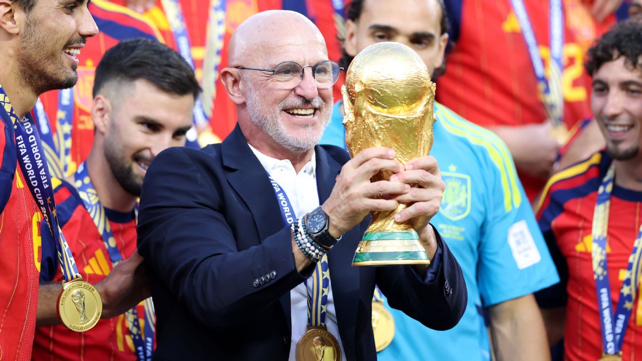 Técnico da Espanha revela o que conversou com Scaloni e diz que Rodri não é o único que pode ser Bola de Ouro