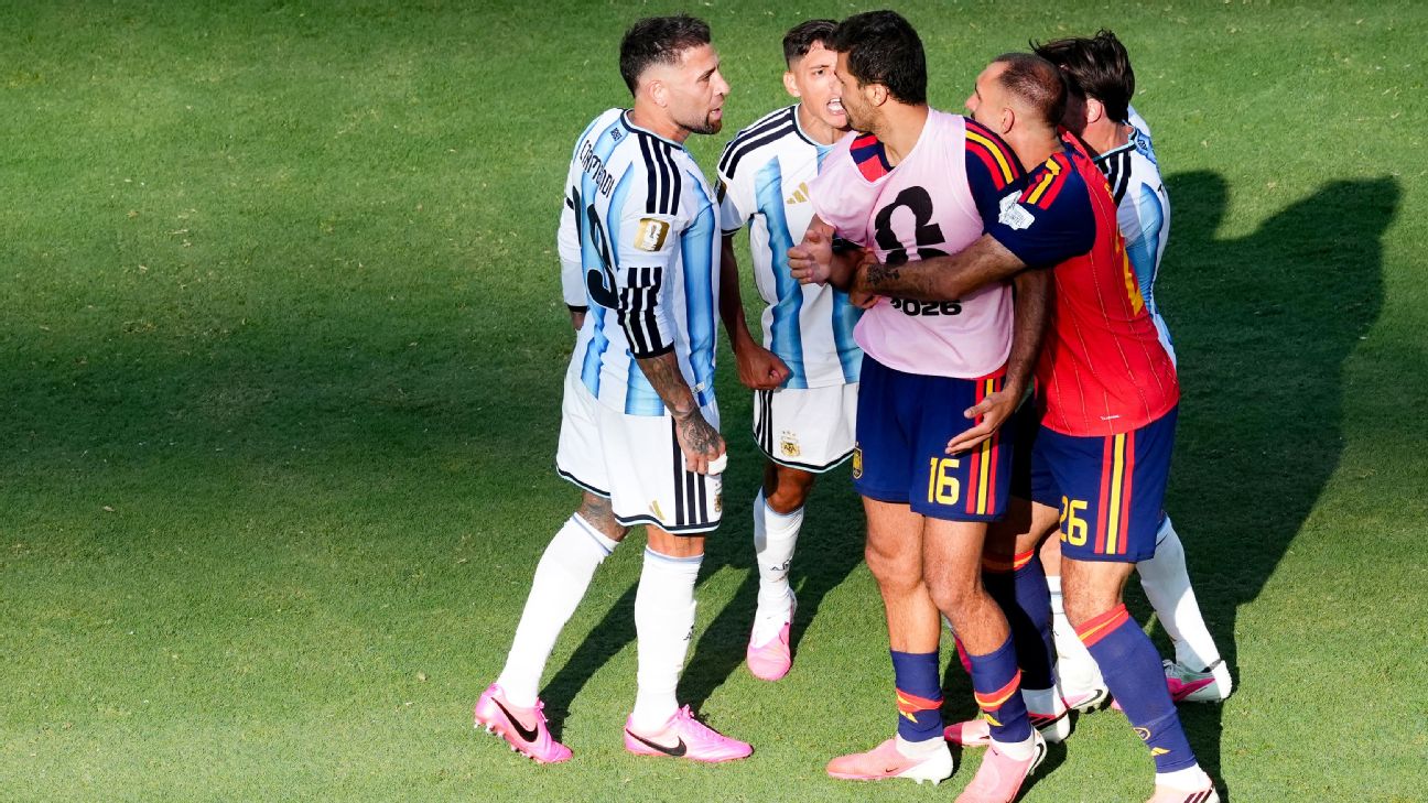 'Comece a falar menos, idiota': o descontrole de zagueiro da Argentina com dupla da Espanha