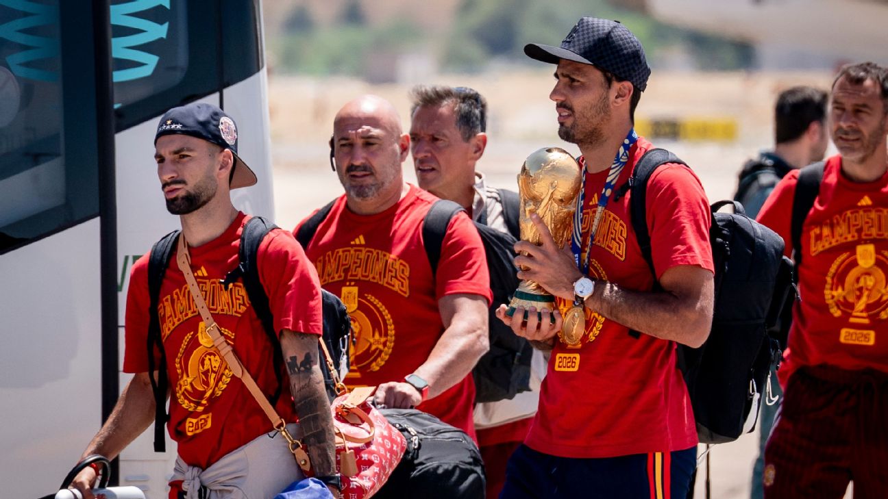 Campeões da Copa do Mundo voltam à Espanha antes de desfile por Madri e festa cheia de estrelas