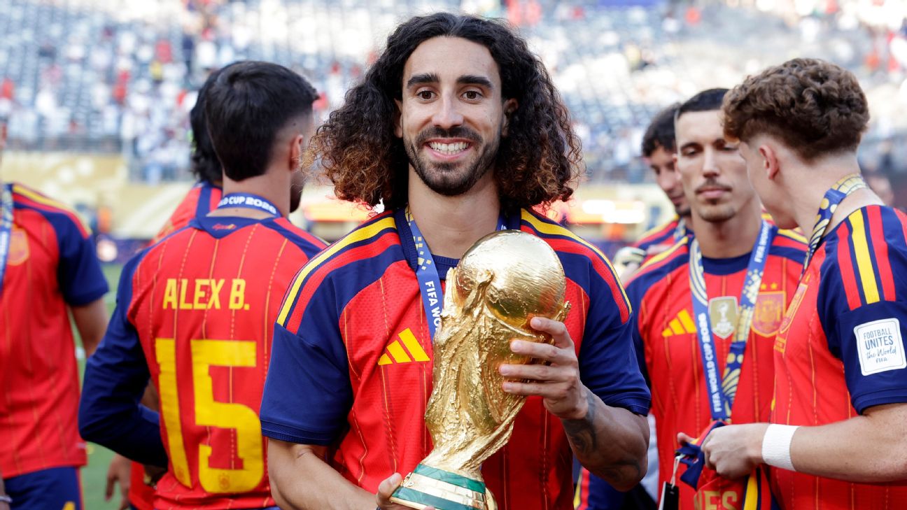 Cucurella procura tatuador após promessa de desenhar rosto de treinador em caso de título mundial: 'Tenho que pensar onde vou fazer'
