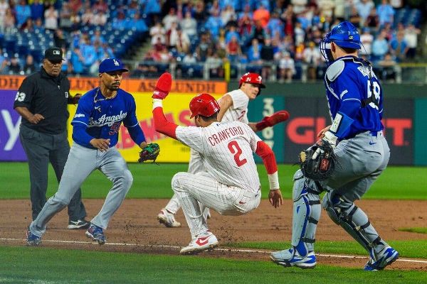 Phillies blow rally after Realmuto's baserunning 'lapse'