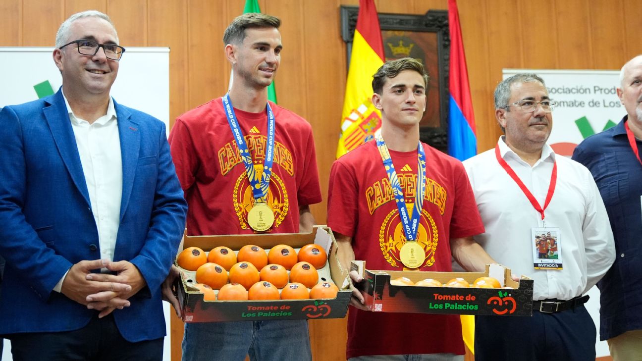 O inusitado presente que dupla da Espanha recebeu por título da Copa do Mundo: mais de 150kgs de tomate