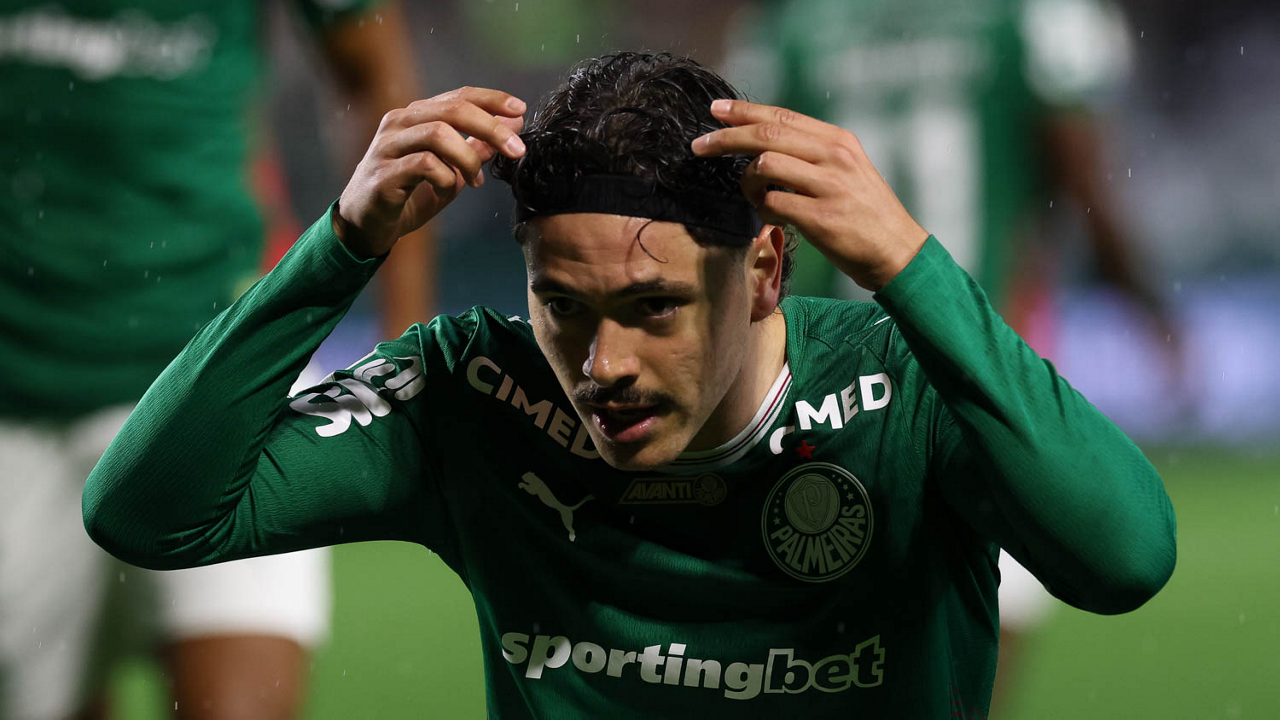 Auxiliar de Abel exalta Maurício, mas é direto sobre possível saída do meia: 'O Palmeiras é uma empresa...'
