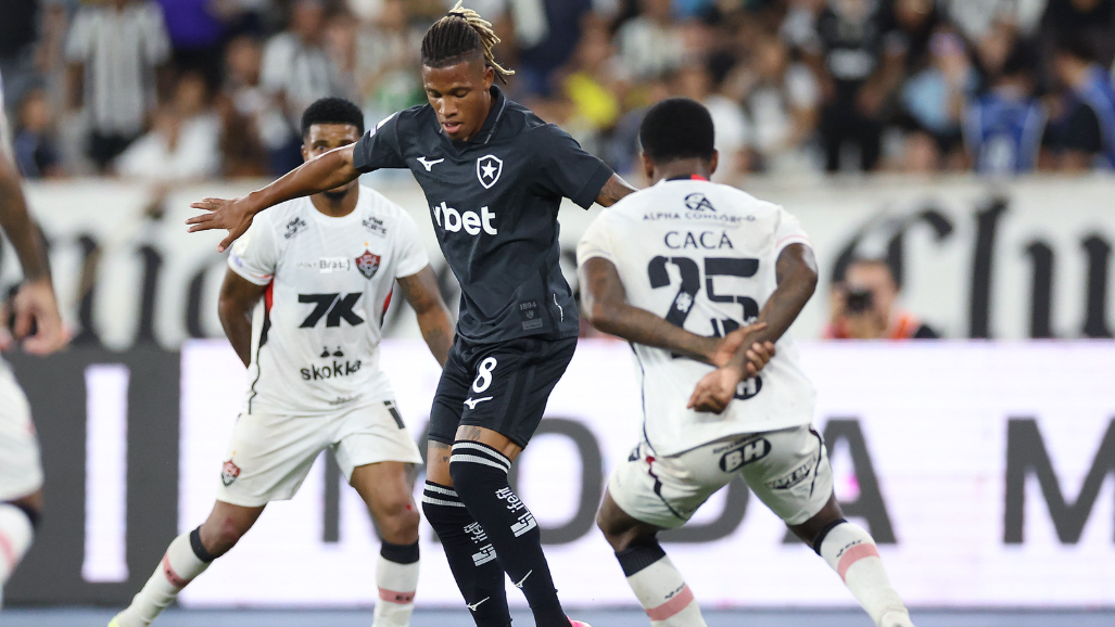Danilo completa 13º jogo, e Botafogo e Vitória não saem do zero em jogo atrasado do Brasileirão