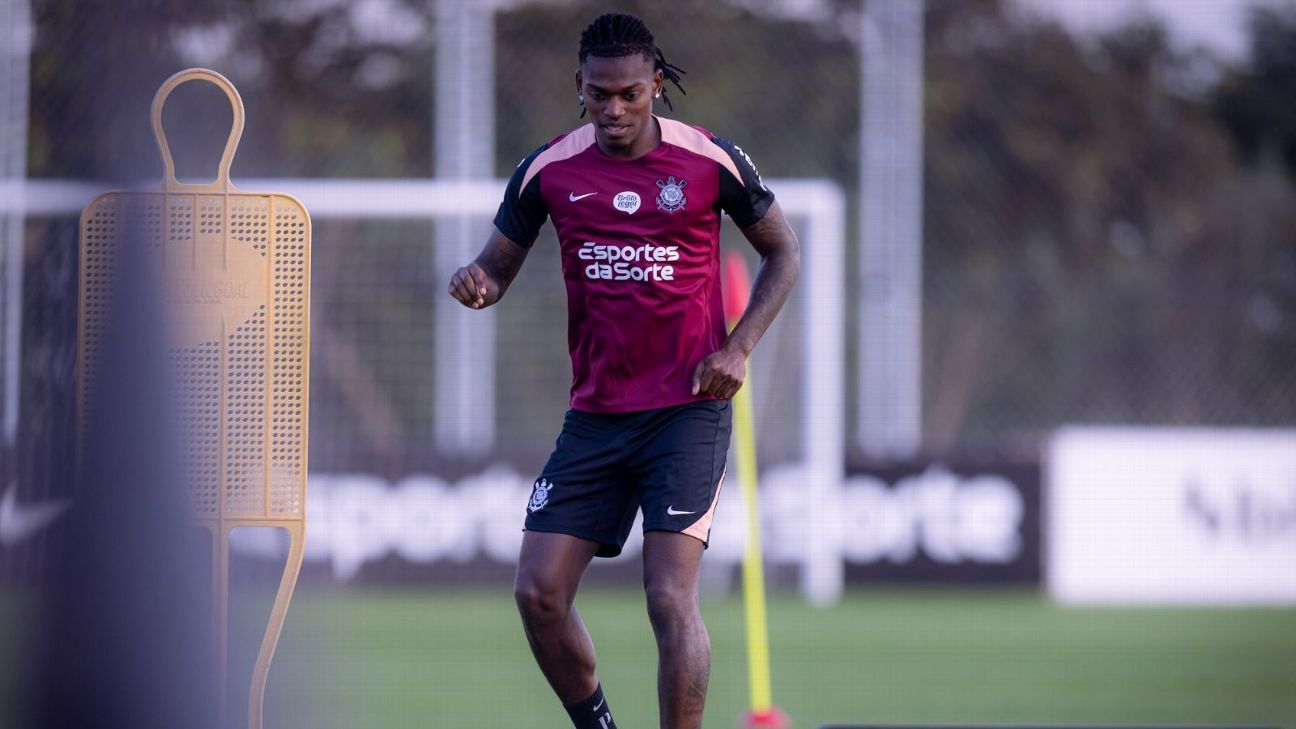 Com futuro indefinido no Milan, Rafael Leão treina no Corinthians e ganha presente: 'Gratidão por ter escolhido estar aqui'