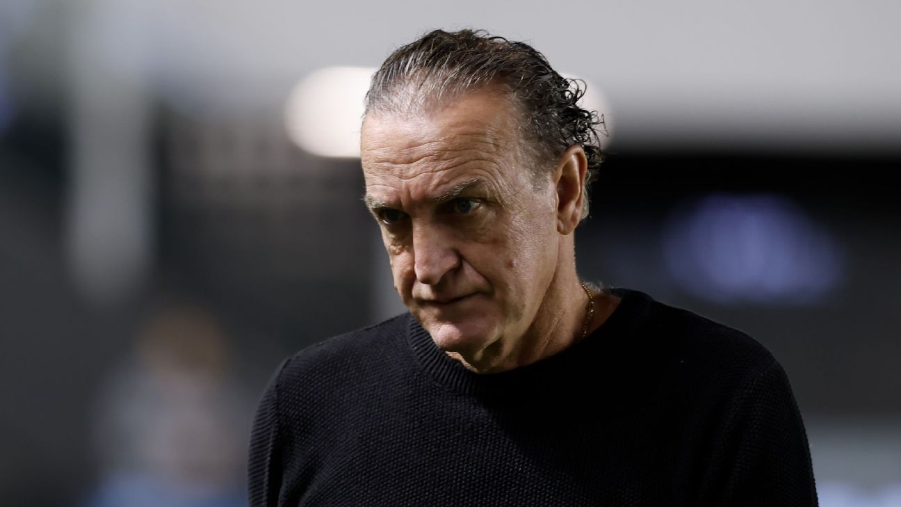 Cuca admite preocupação com Santos após empate e faz contas contra rebaixamento: 'Resultado muito ruim'