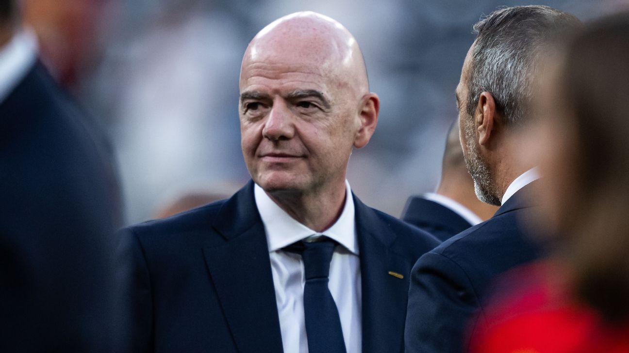 Infantino respondió a las críticas al Mundial 2026 y se refirió a las polémicas arbitrales
