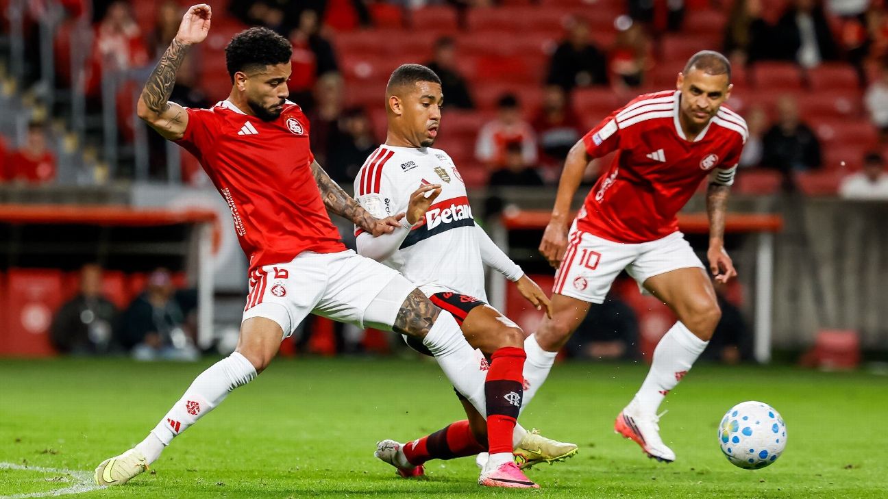 Flamengo sofre contra o Inter, arranca empate perto do fim, mas tropeça pela segunda vez seguida no Brasileirão