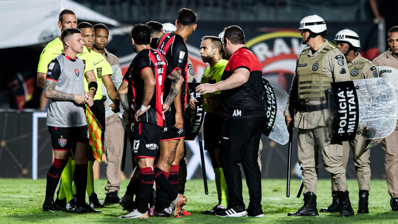 Vitória se revolta com VAR, diz que não entende critério e ironiza gol de Mauricio: 'Deveria ter sido expulso. Parabéns aos envolvidos...'