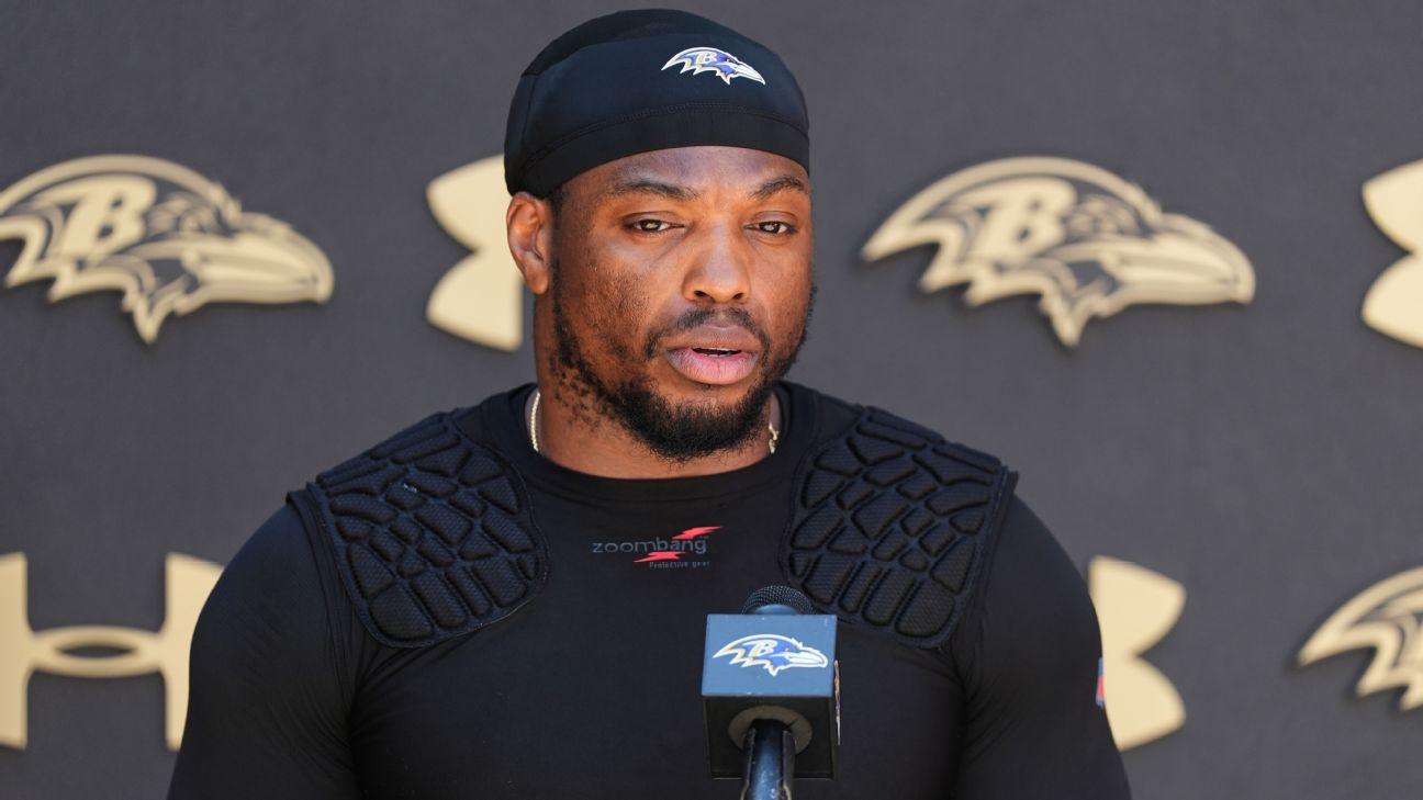 Ravens' Henry, entering 11th year, not thinking about retirement